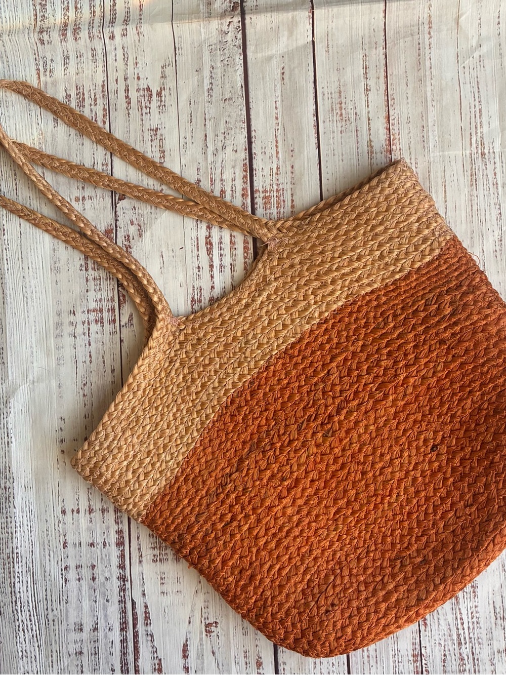 Handwoven Two-Tone Orange Straw Tote with Turtle Brooch - Picture 4 of 5